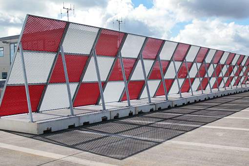 The mesh type Jet Blast Barrier changes the direction of the return from jet engines