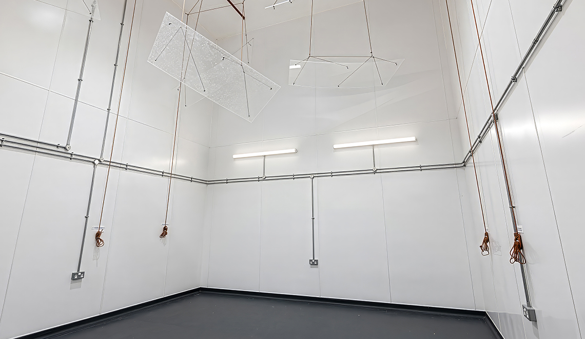 Reverberation room/chamber where sound is reflected